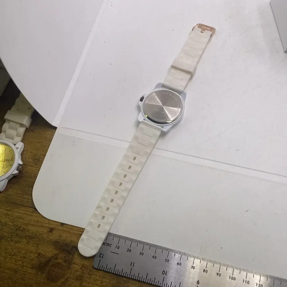 Womens White Rubber Fashion Quartz Watch New Battery